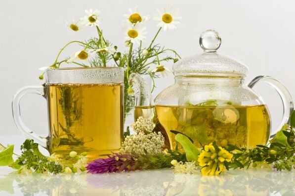 Decocción de hierbas como antibiótico natural para la prostatitis.